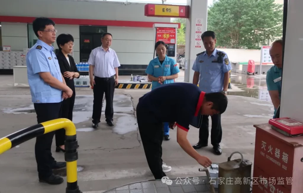 高新区市场监管局组织开展流通领域成品油抽样检验插图1